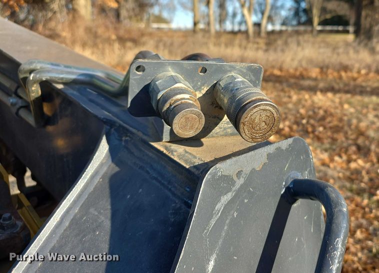 image for item FI0757 2013 John Deere 320D skid steer loader