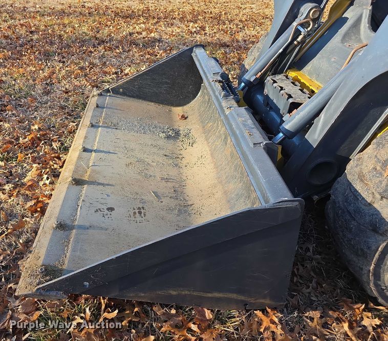 image for item FI0757 2013 John Deere 320D skid steer loader