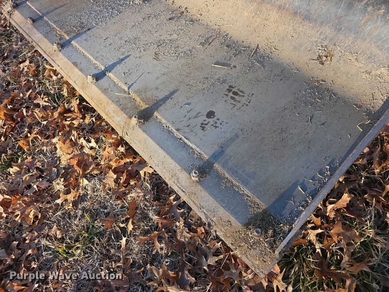 image for item FI0757 2013 John Deere 320D skid steer loader