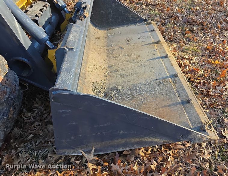 image for item FI0757 2013 John Deere 320D skid steer loader