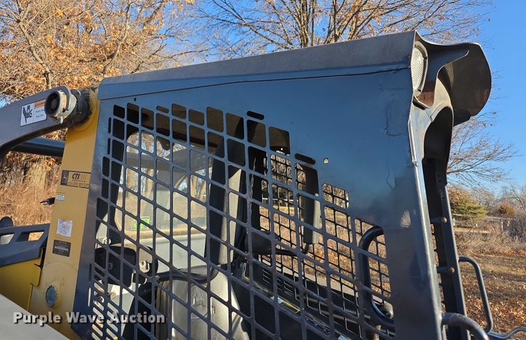 image for item FI0757 2013 John Deere 320D skid steer loader