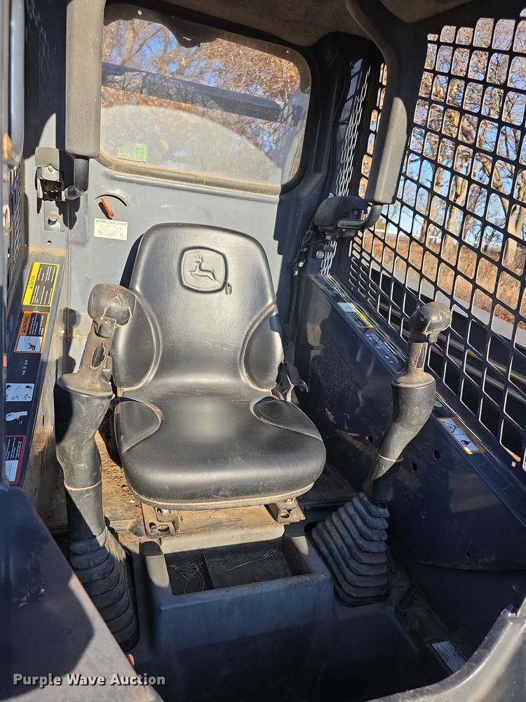 image for item FI0757 2013 John Deere 320D skid steer loader