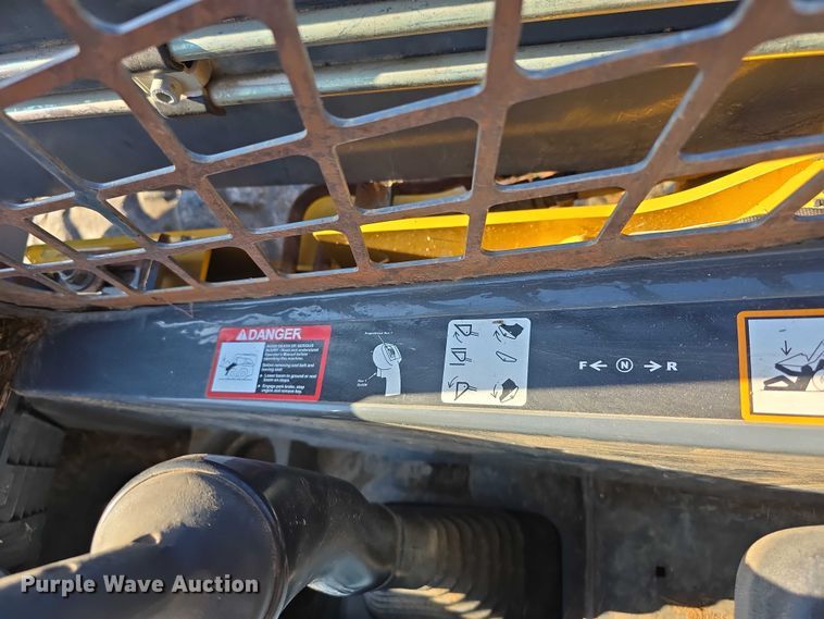 image for item FI0757 2013 John Deere 320D skid steer loader