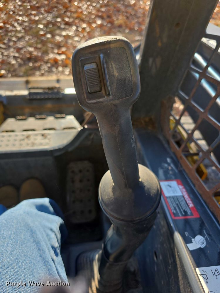 image for item FI0757 2013 John Deere 320D skid steer loader