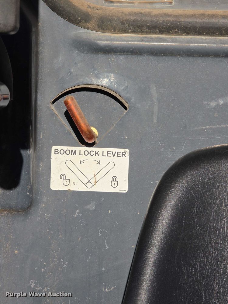 image for item FI0757 2013 John Deere 320D skid steer loader