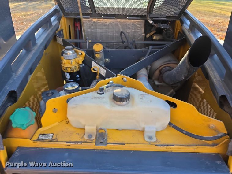image for item FI0757 2013 John Deere 320D skid steer loader