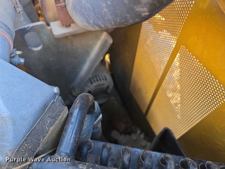 image for item FI0757 2013 John Deere 320D skid steer loader