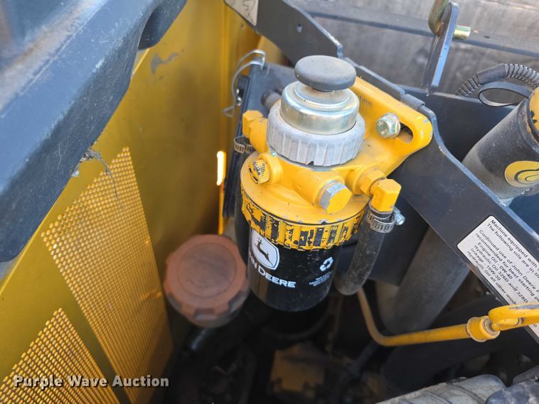 image for item FI0757 2013 John Deere 320D skid steer loader