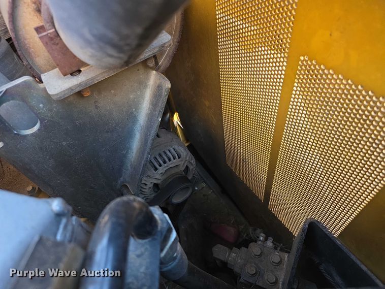 image for item FI0757 2013 John Deere 320D skid steer loader