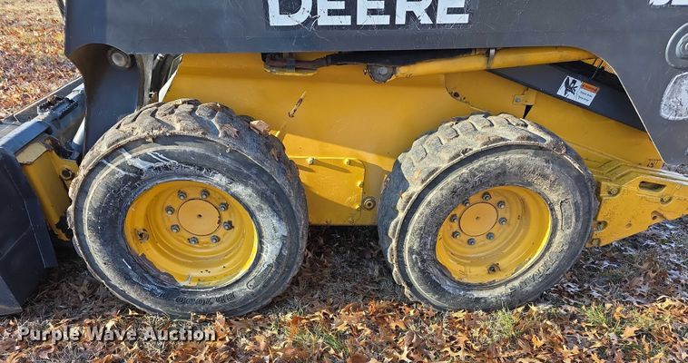 image for item FI0757 2013 John Deere 320D skid steer loader