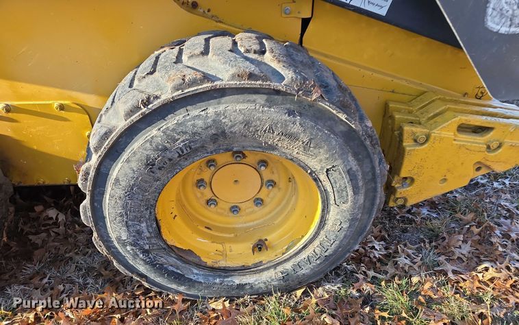 image for item FI0757 2013 John Deere 320D skid steer loader