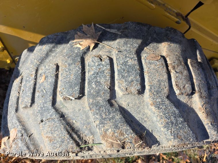 image for item FI0757 2013 John Deere 320D skid steer loader