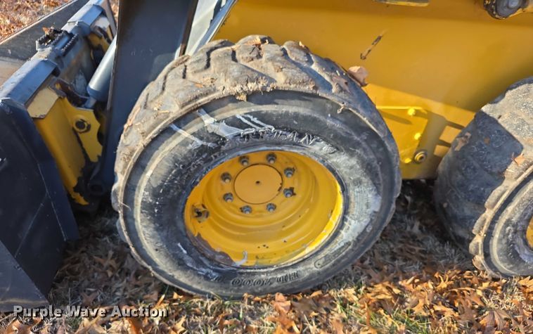 image for item FI0757 2013 John Deere 320D skid steer loader