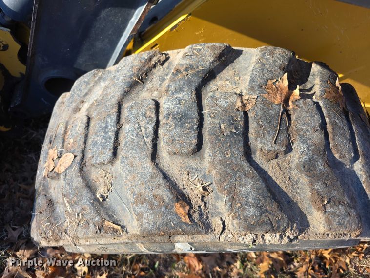 image for item FI0757 2013 John Deere 320D skid steer loader