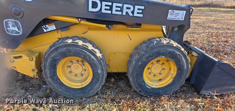 image for item FI0757 2013 John Deere 320D skid steer loader