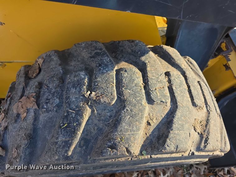 image for item FI0757 2013 John Deere 320D skid steer loader