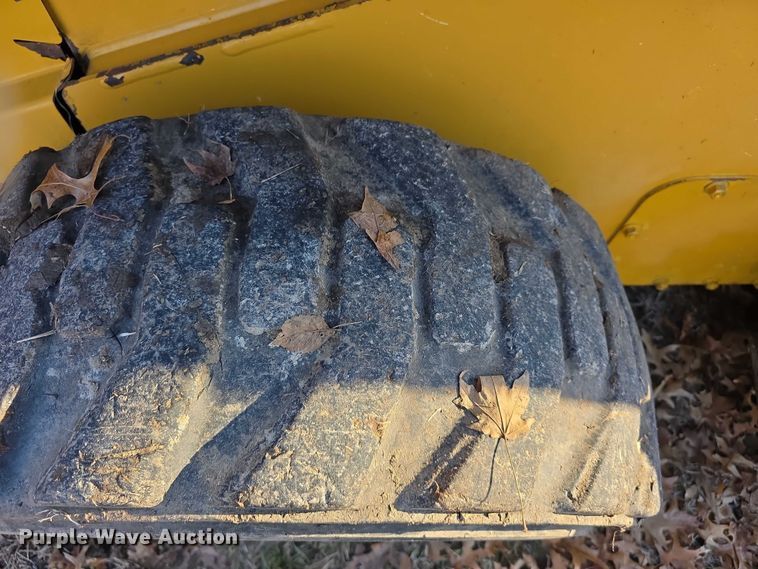 image for item FI0757 2013 John Deere 320D skid steer loader