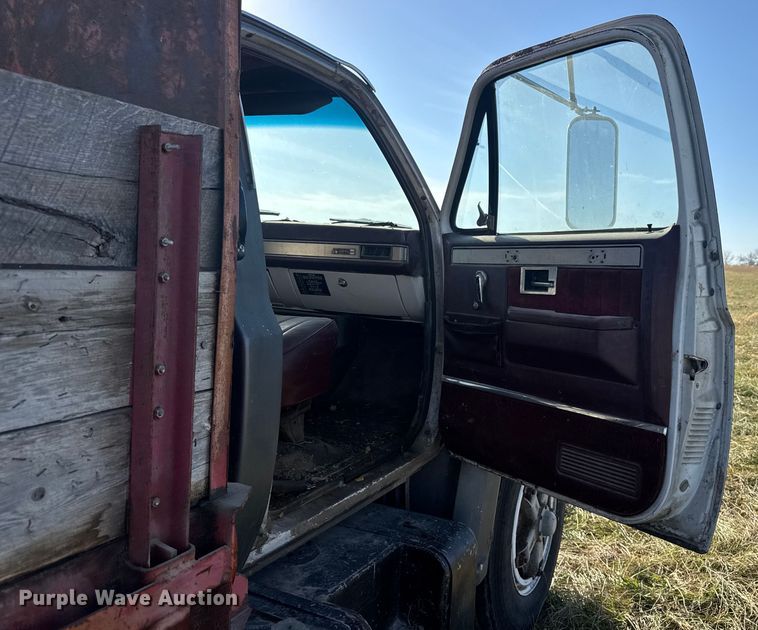 image for item FK0588 1986 GMC 7000 dump flatbed truck