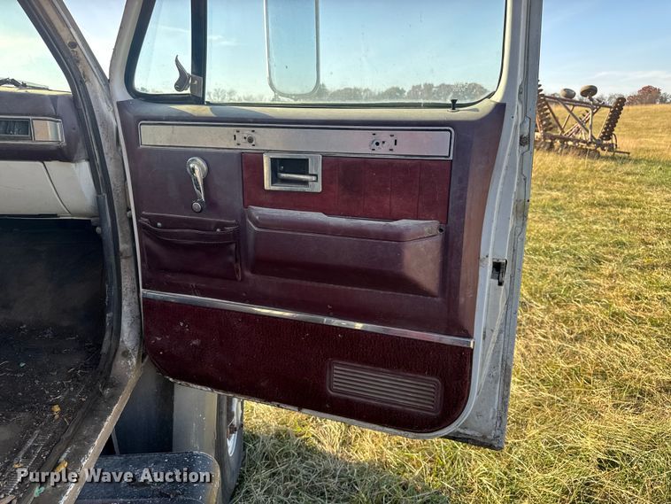 image for item FK0588 1986 GMC 7000 dump flatbed truck