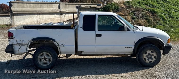 image for item FK0605 1996 Chevrolet S10 Ext. Cab pickup truck
