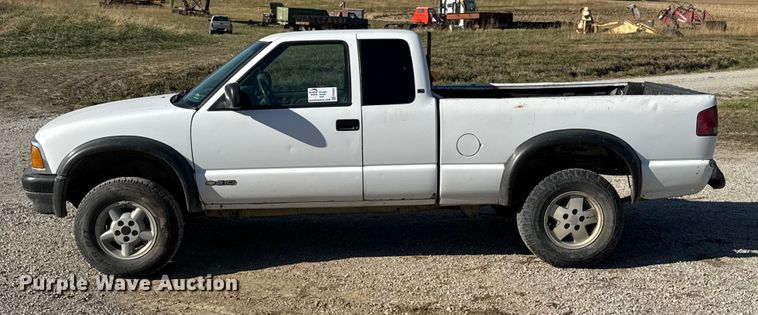 image for item FK0605 1996 Chevrolet S10 Ext. Cab pickup truck