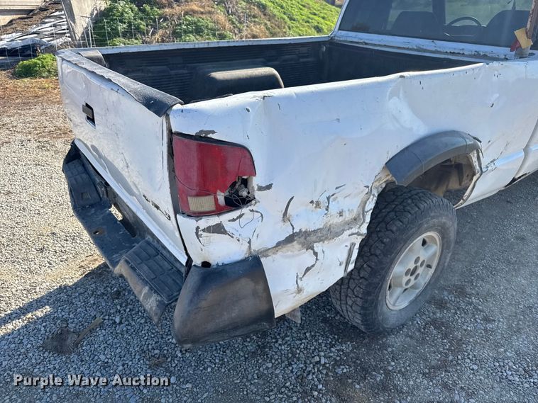 image for item FK0605 1996 Chevrolet S10 Ext. Cab pickup truck