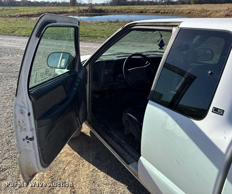 image for item FK0605 1996 Chevrolet S10 Ext. Cab pickup truck