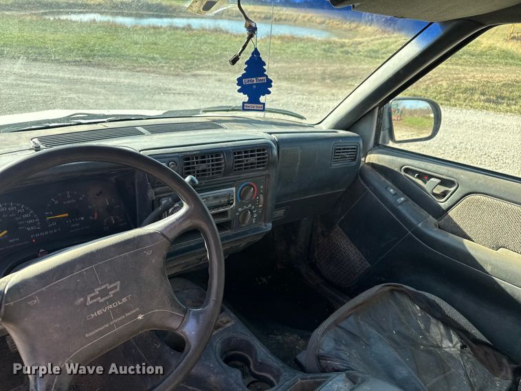 image for item FK0605 1996 Chevrolet S10 Ext. Cab pickup truck