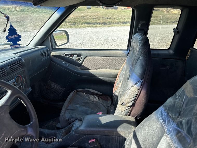 image for item FK0605 1996 Chevrolet S10 Ext. Cab pickup truck