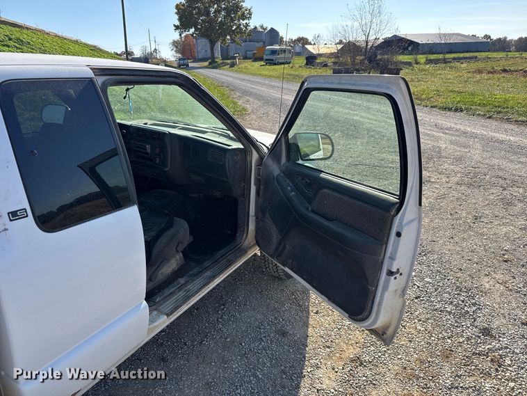 image for item FK0605 1996 Chevrolet S10 Ext. Cab pickup truck