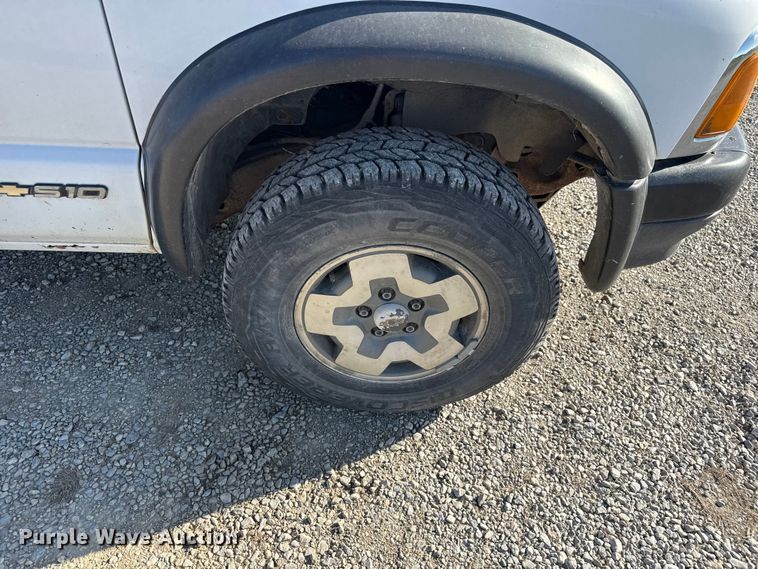 image for item FK0605 1996 Chevrolet S10 Ext. Cab pickup truck