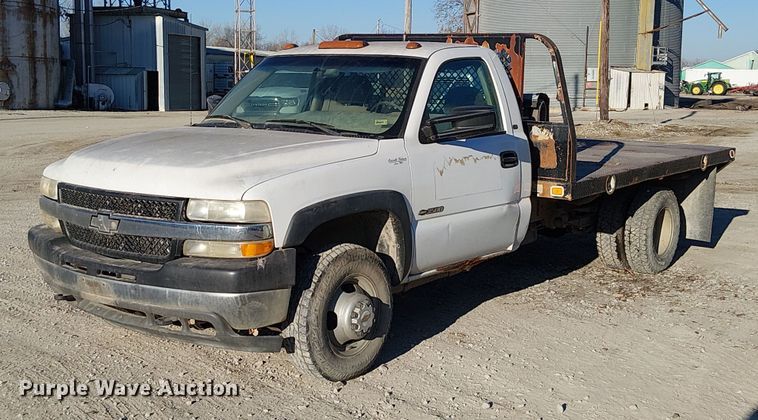 image for item FK0895 2002 Chevrolet Silverado 3500 flatbed pickup truck