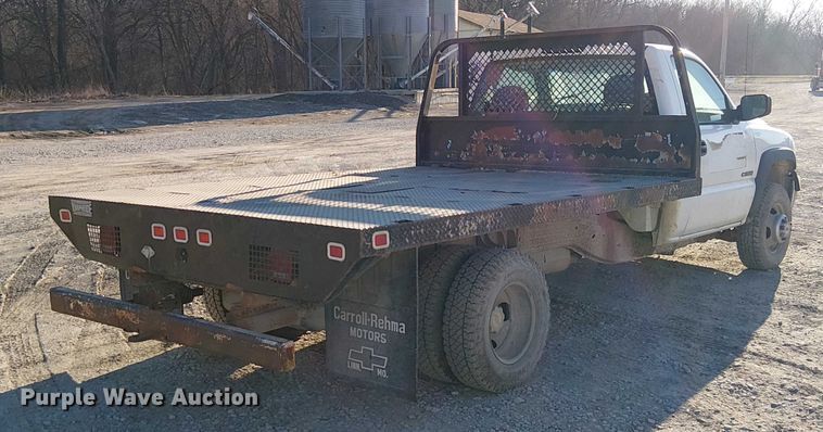 image for item FK0895 2002 Chevrolet Silverado 3500 flatbed pickup truck