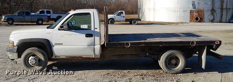 image for item FK0895 2002 Chevrolet Silverado 3500 flatbed pickup truck