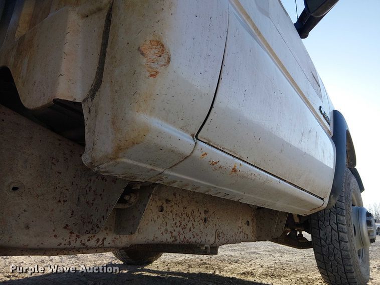 image for item FK0895 2002 Chevrolet Silverado 3500 flatbed pickup truck