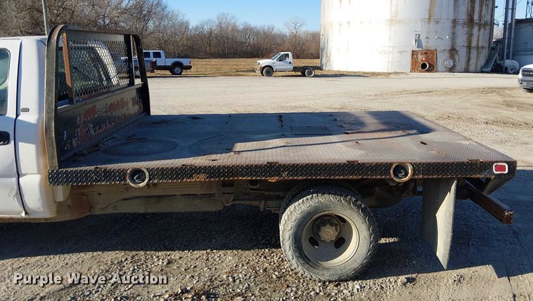 image for item FK0895 2002 Chevrolet Silverado 3500 flatbed pickup truck