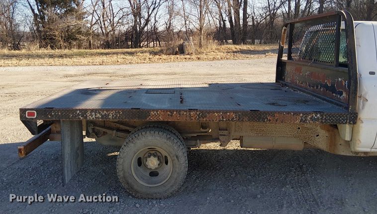 image for item FK0895 2002 Chevrolet Silverado 3500 flatbed pickup truck