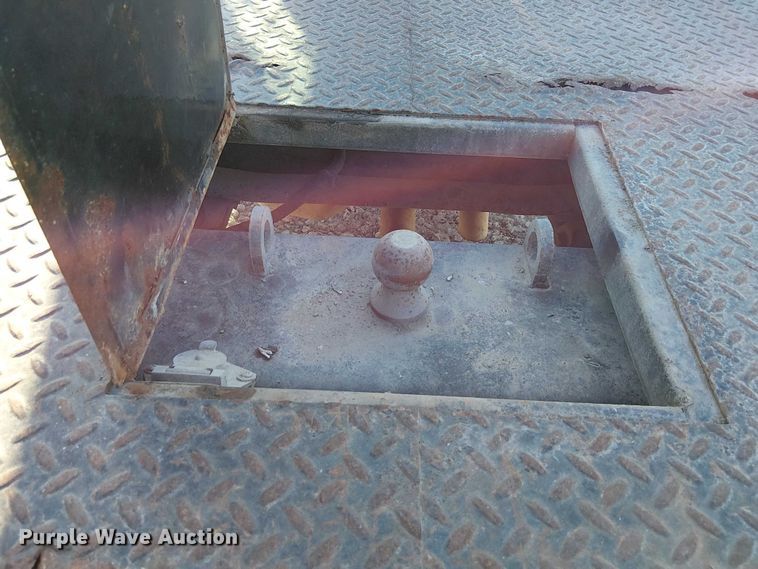 image for item FK0895 2002 Chevrolet Silverado 3500 flatbed pickup truck