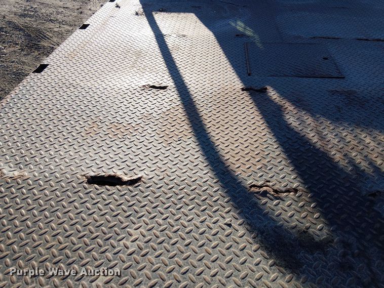 image for item FK0895 2002 Chevrolet Silverado 3500 flatbed pickup truck