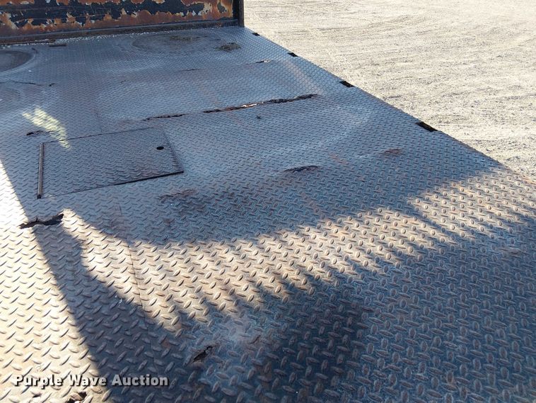 image for item FK0895 2002 Chevrolet Silverado 3500 flatbed pickup truck