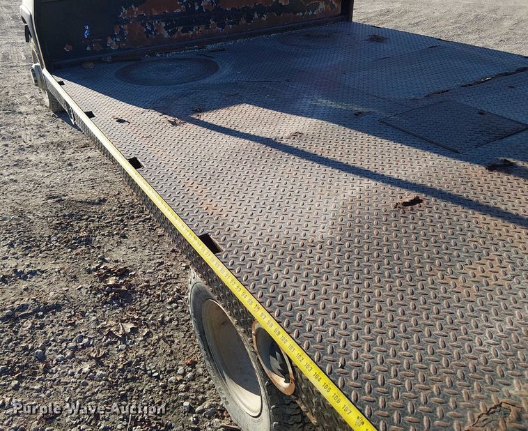 image for item FK0895 2002 Chevrolet Silverado 3500 flatbed pickup truck