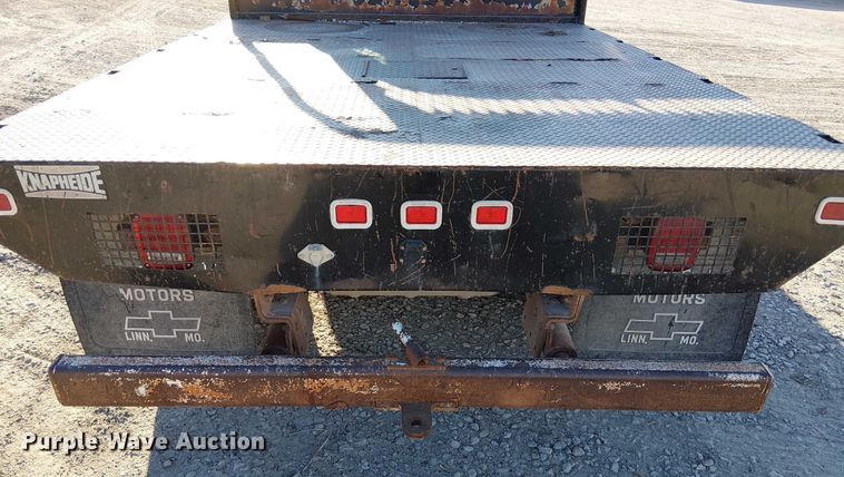 image for item FK0895 2002 Chevrolet Silverado 3500 flatbed pickup truck