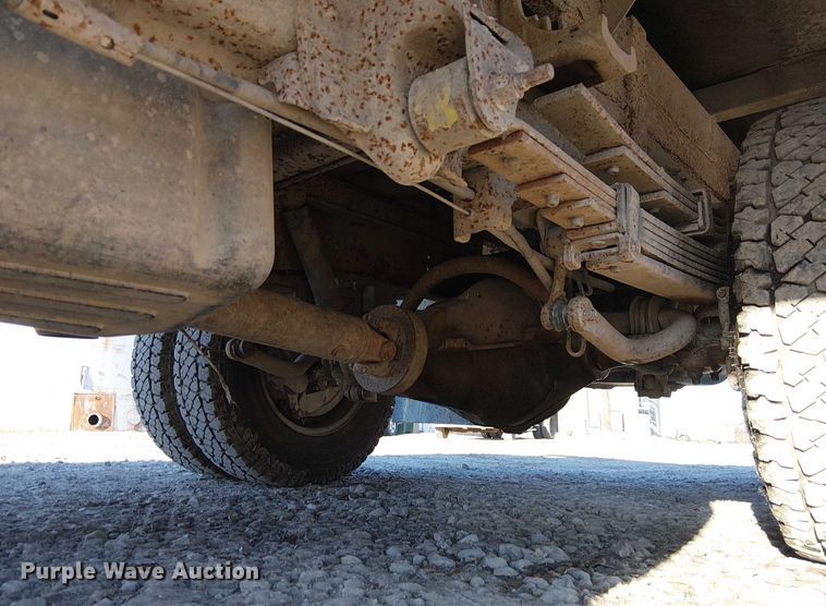 image for item FK0895 2002 Chevrolet Silverado 3500 flatbed pickup truck