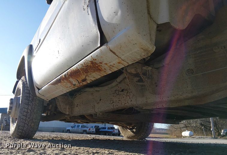 image for item FK0895 2002 Chevrolet Silverado 3500 flatbed pickup truck