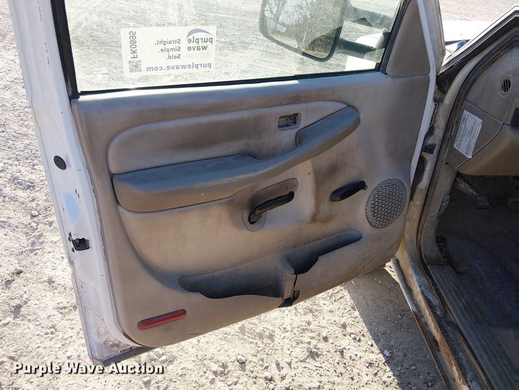 image for item FK0895 2002 Chevrolet Silverado 3500 flatbed pickup truck