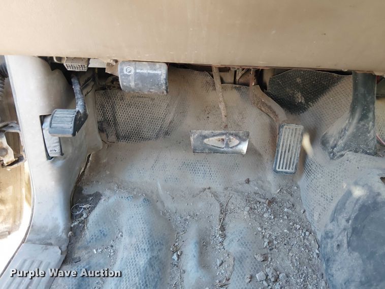 image for item FK0895 2002 Chevrolet Silverado 3500 flatbed pickup truck