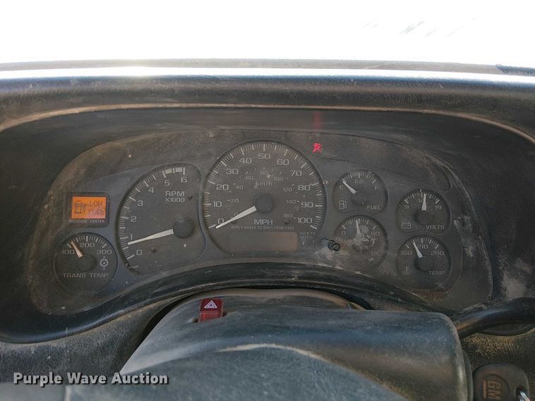 image for item FK0895 2002 Chevrolet Silverado 3500 flatbed pickup truck