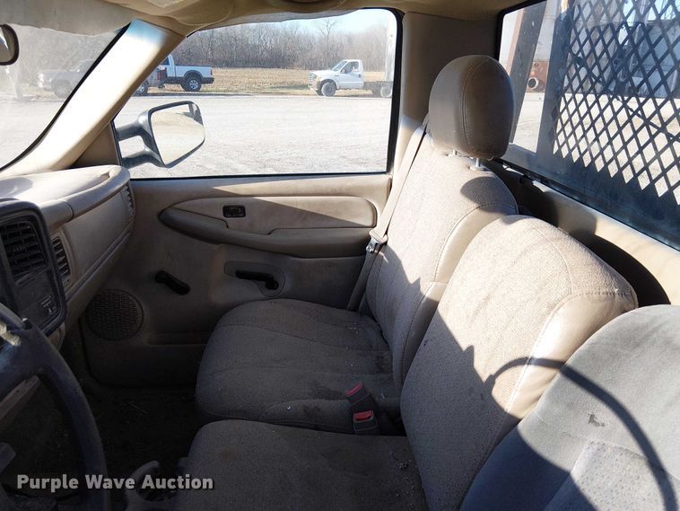 image for item FK0895 2002 Chevrolet Silverado 3500 flatbed pickup truck