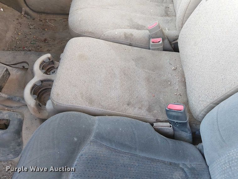 image for item FK0895 2002 Chevrolet Silverado 3500 flatbed pickup truck