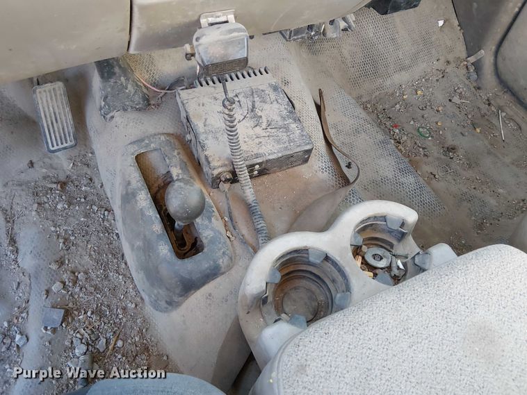 image for item FK0895 2002 Chevrolet Silverado 3500 flatbed pickup truck